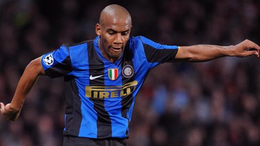 足坛能进攻还能防守的右边后卫,足坛进攻能力强的后卫