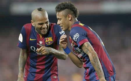 足坛能进攻还能防守的右边后卫,足坛进攻能力强的后卫