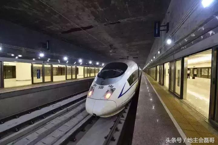 你会庆幸自己没离开这座城市他叫《鹏城》佑名《深圳》