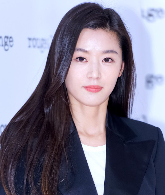 韩国国民女神全智贤,全智贤二胎后首露面