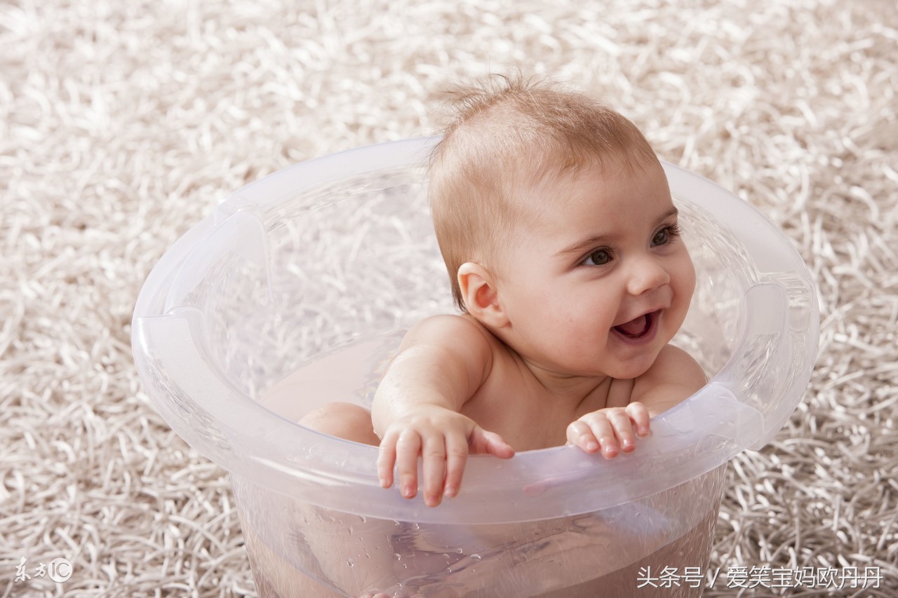 用母乳给宝宝洗脸有什么好处,新生儿可以用母乳给她洗脸吗