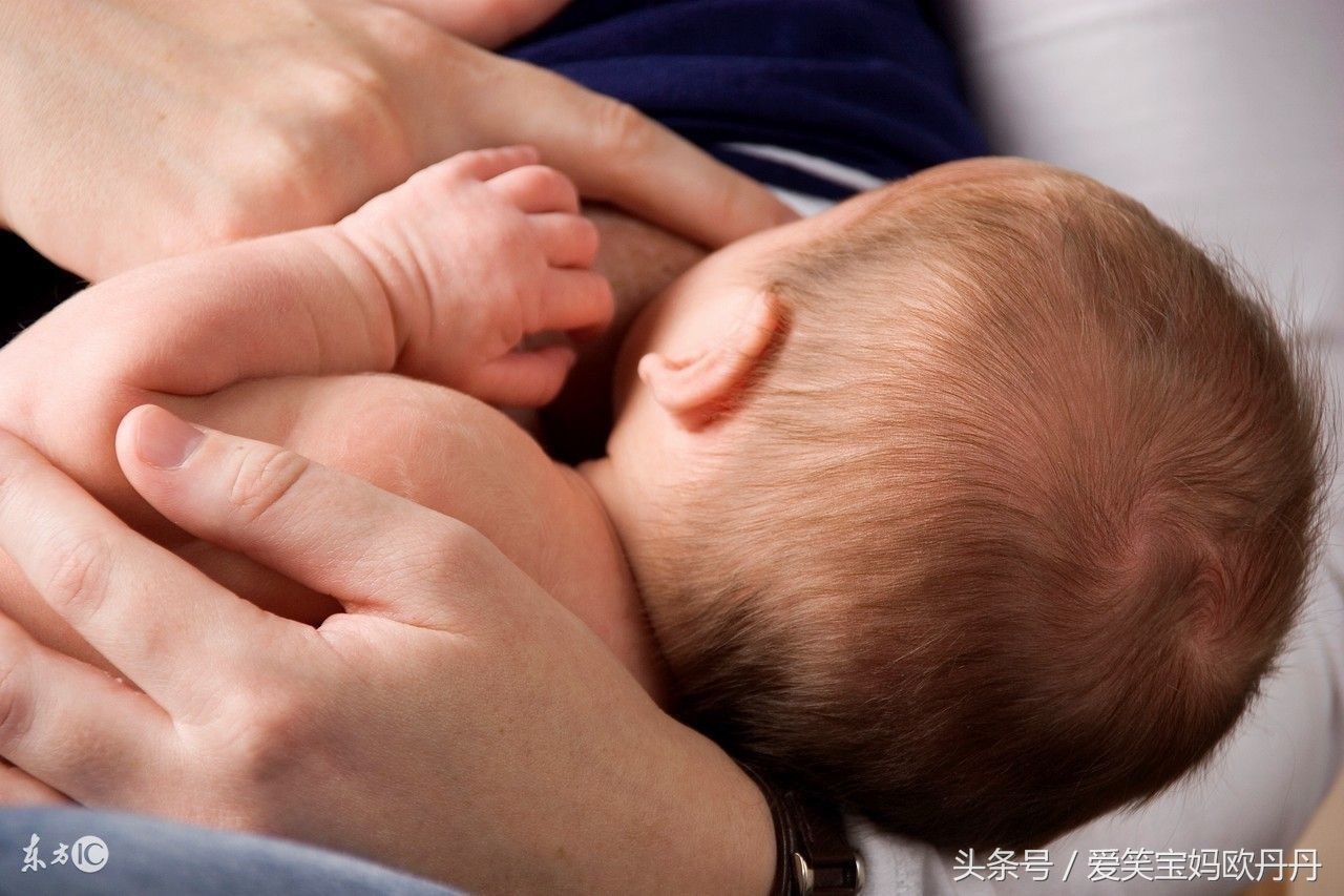 用母乳给宝宝洗脸有什么好处,新生儿可以用母乳给她洗脸吗