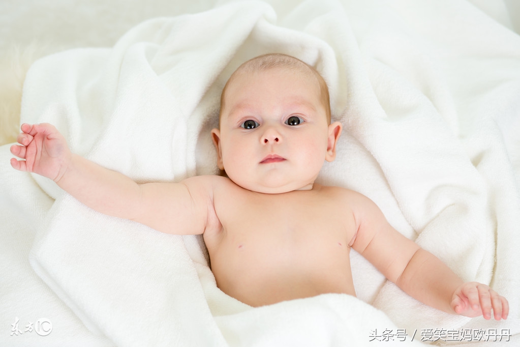 用母乳给宝宝洗脸有什么好处,新生儿可以用母乳给她洗脸吗