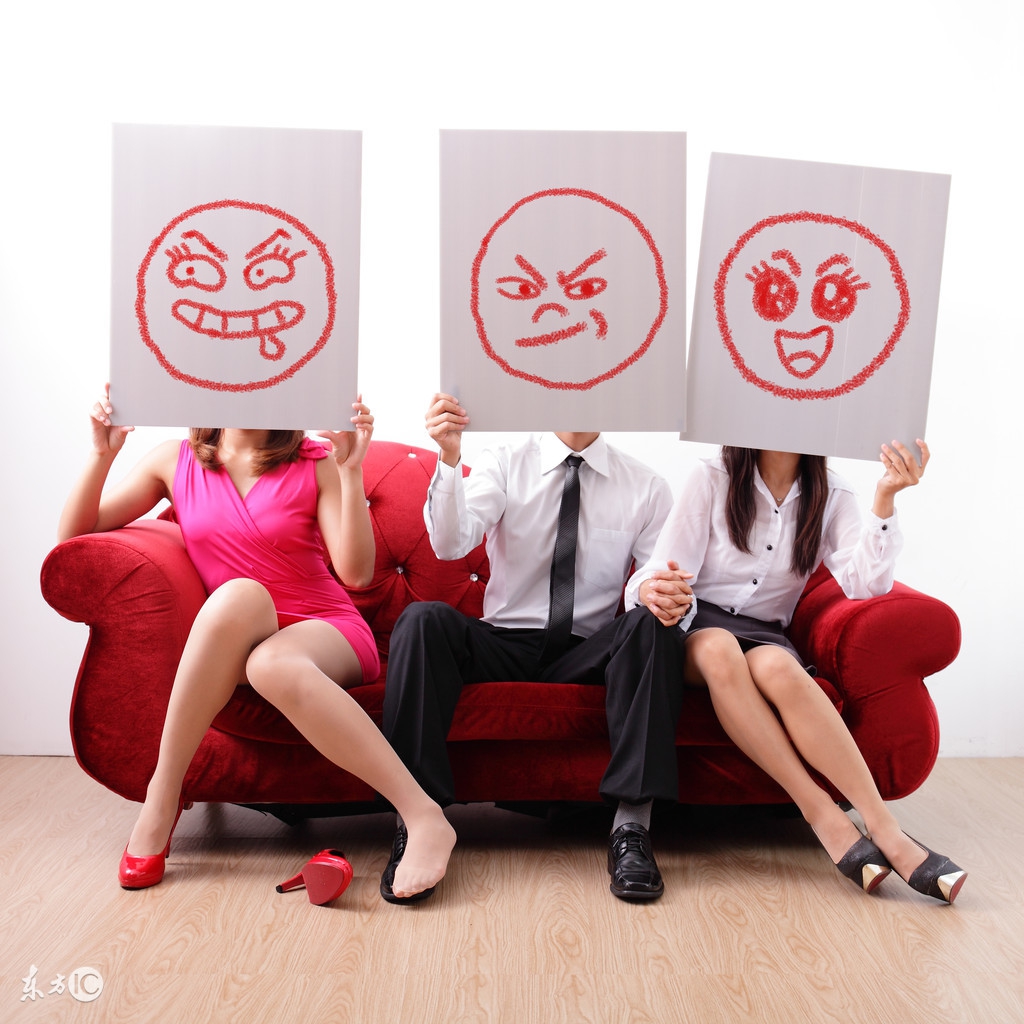 情人给买房子属于夫妻共同财产,夫妻一方出轨房产归属