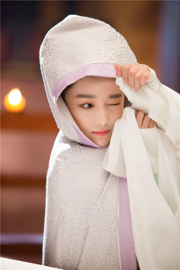 花谢花飞花满天张馨予耍酒疯,花谢花飞花满天张馨予照片