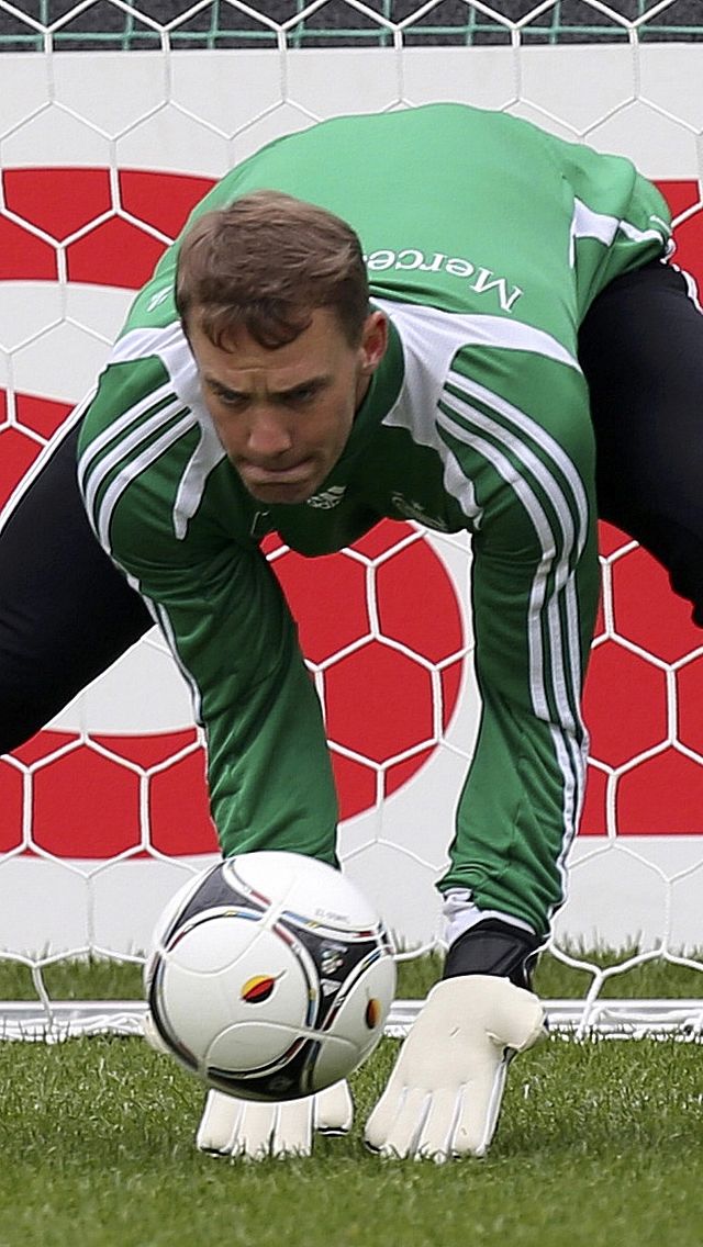 有关足球的壁纸,足球氛围感手机壁纸