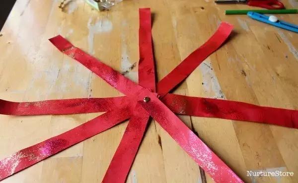 幼儿园元旦手工制作：鞭炮灯笼卡纸舞龙等，8个教程“年味”十足