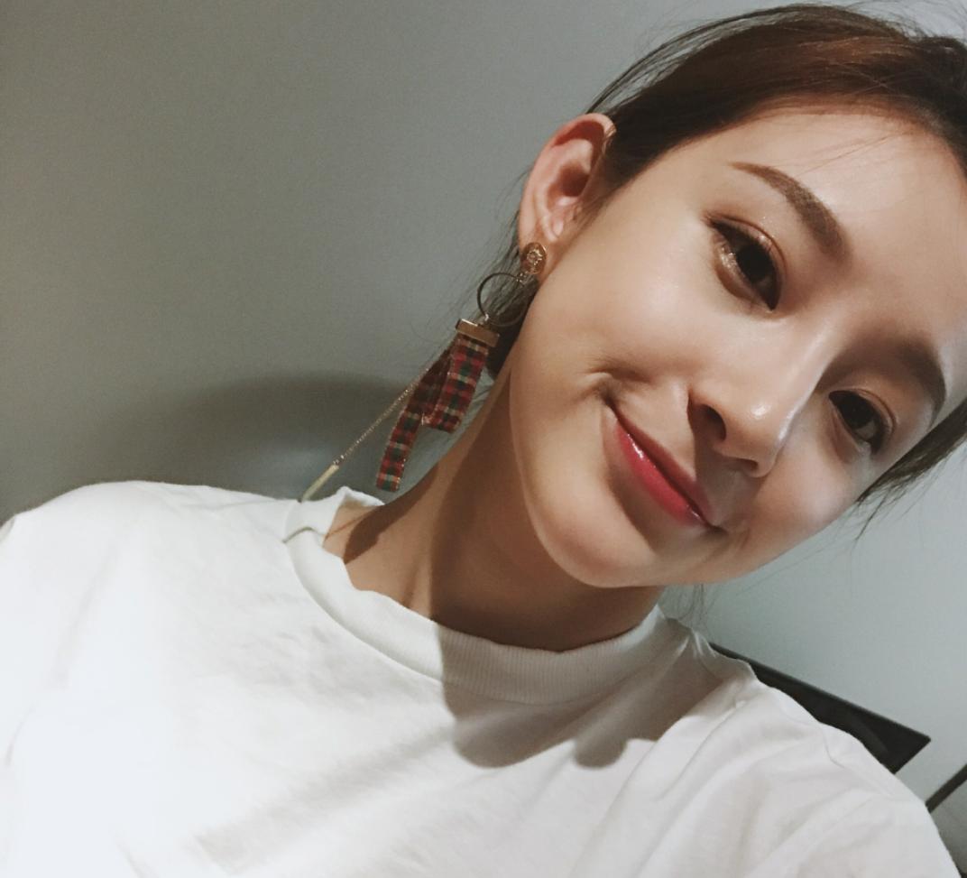 足球主持美女抖音,足球频道女主持人