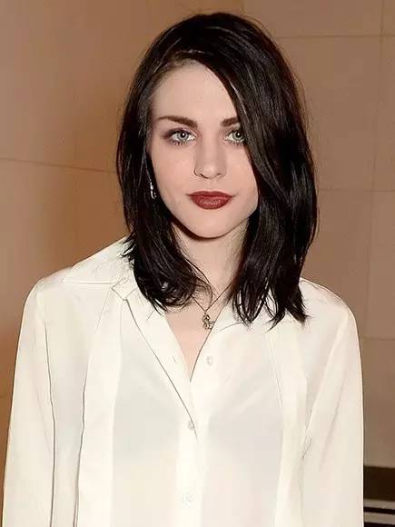 除了4.5亿美金，她吞枪自杀的父亲留下了更宝贵的遗产