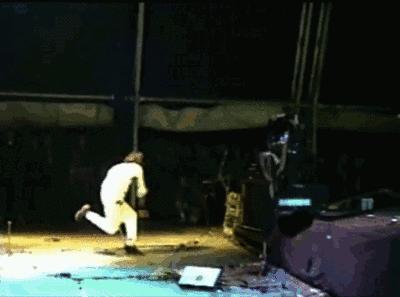 除了4.5亿美金，她吞枪自杀的父亲留下了更宝贵的遗产