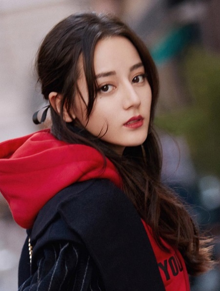 热巴的造型和范冰冰相似,热巴范冰冰复古港风