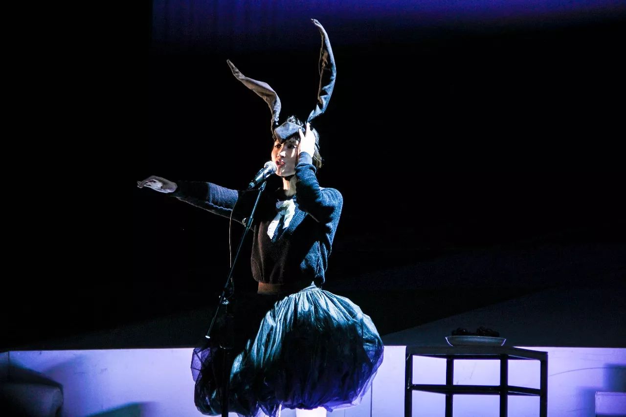 紫色是少女国度的一抹忧愁