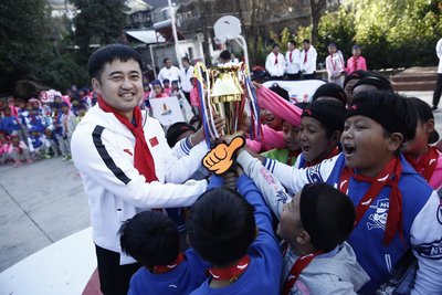 安踏集团捐100亿成立教育基金会,安踏茁壮成长公益计划