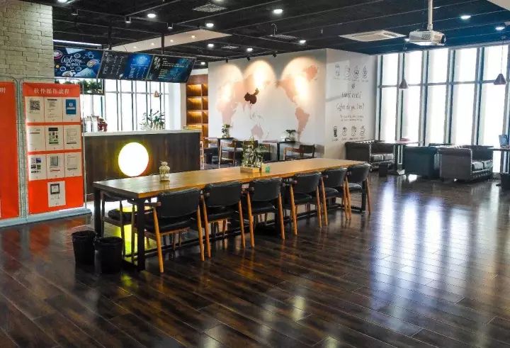 24小时、以旧换新……南京这8大特点书店，去了就不想离开