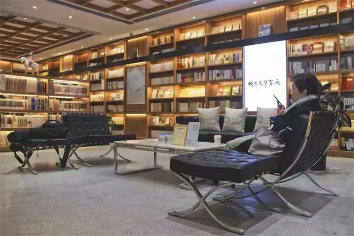 24小时、以旧换新……南京这8大特点书店，去了就不想离开