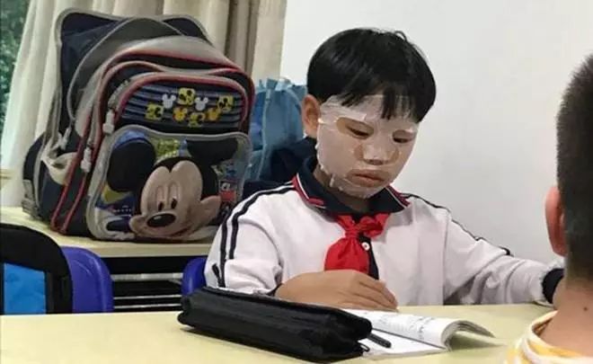 惊！金华某重点中学，一个班44女生10几个美容过，还有2个男生也……