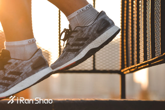 跑鞋回弹阿迪达斯,跑鞋boost测评