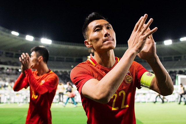 补充8到9名小将完成更新换代，里皮调侃道：想到日本会这么吃力吗？