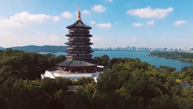 今晚22:40《美女乐游记》小剧场爆笑上演主持人“戏精”附体带你玩转杭州的前世今生~