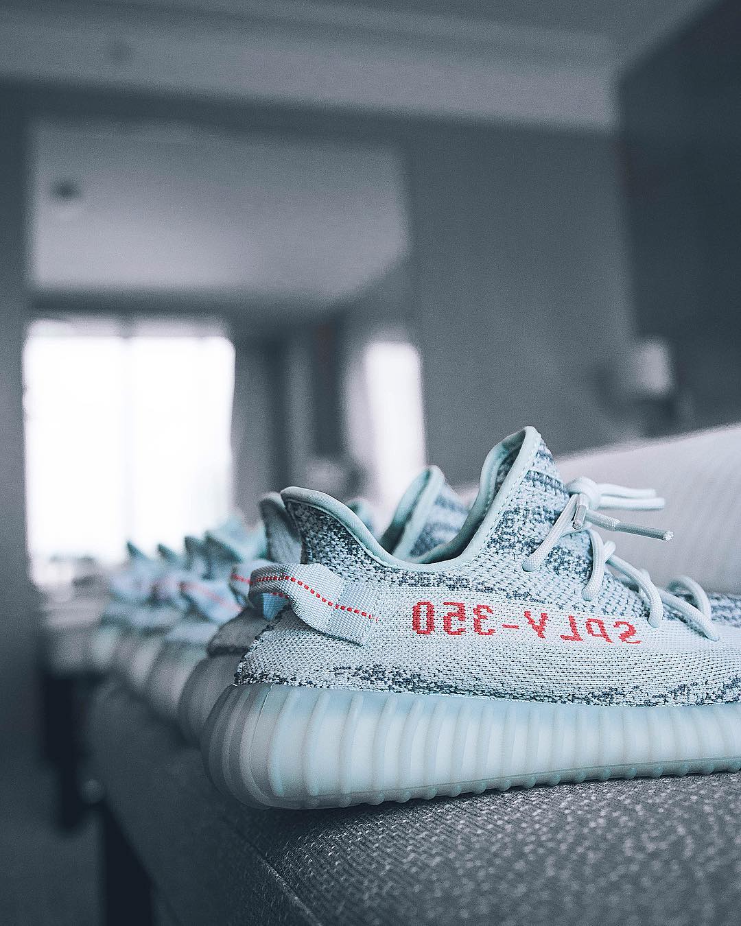 yeezyboost350v2芝麻天使,yeezy350白斑马补货量