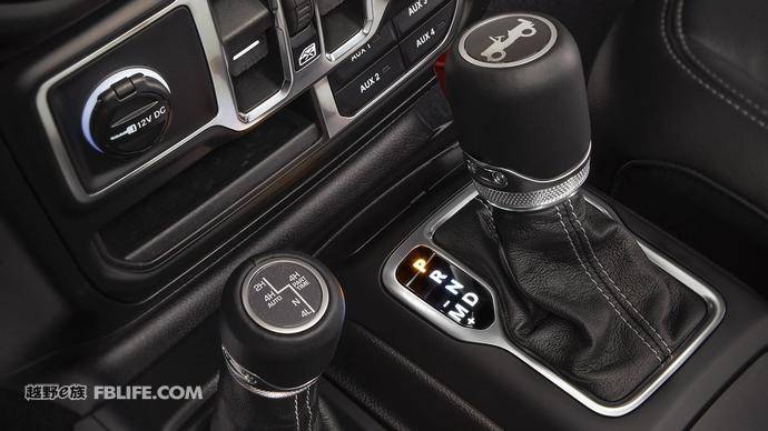 能越野的牧马人视频,能越野的吉普车