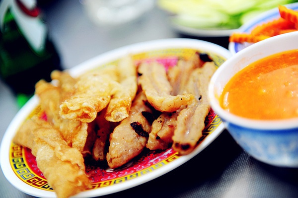 喝啤酒撸串是全世界的事儿