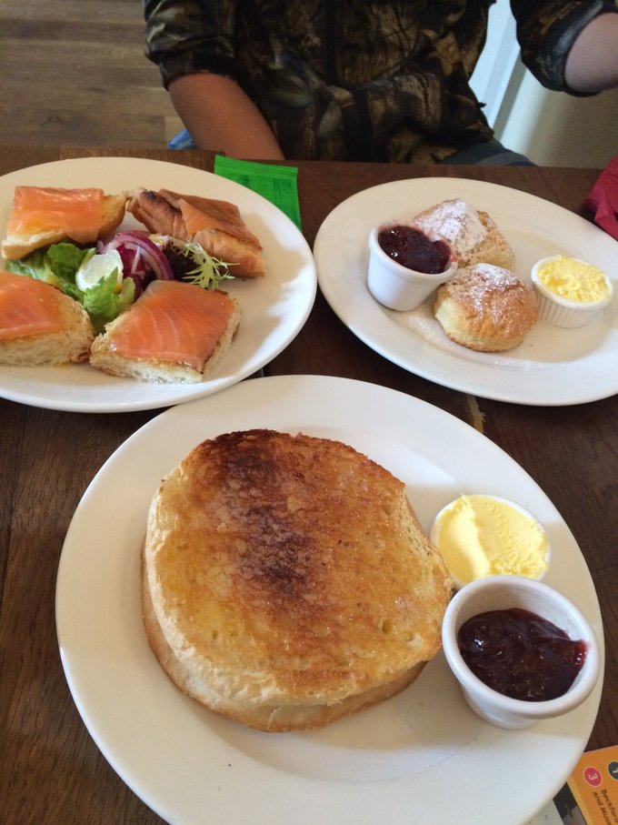 【已完结】英格兰苏格兰18日游记——美景、历史、足球、文化全体验（含挡风玻璃损坏以及车胎被扎处理经过）