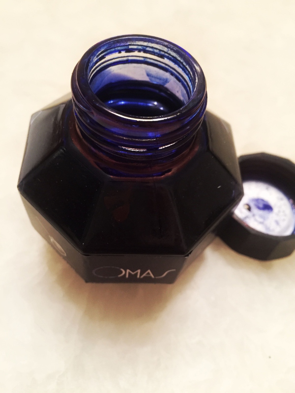 一支钢笔可以用不同颜色的墨水吗,钢笔用什么颜色的墨水才炫酷