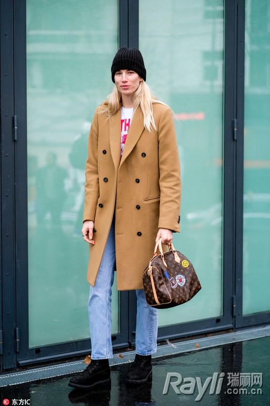 想做多金有品“好命女”？那你缺袁姗姗娜扎的驼色大衣