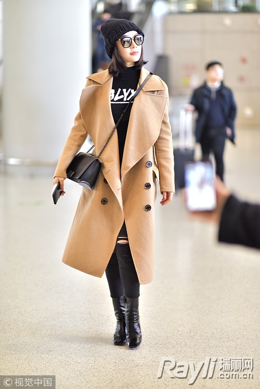 想做多金有品“好命女”？那你缺袁姗姗娜扎的驼色大衣