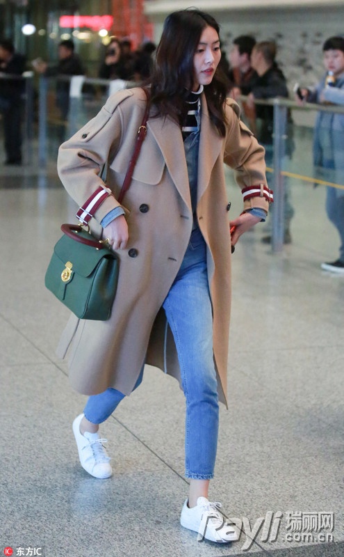 想做多金有品“好命女”？那你缺袁姗姗娜扎的驼色大衣