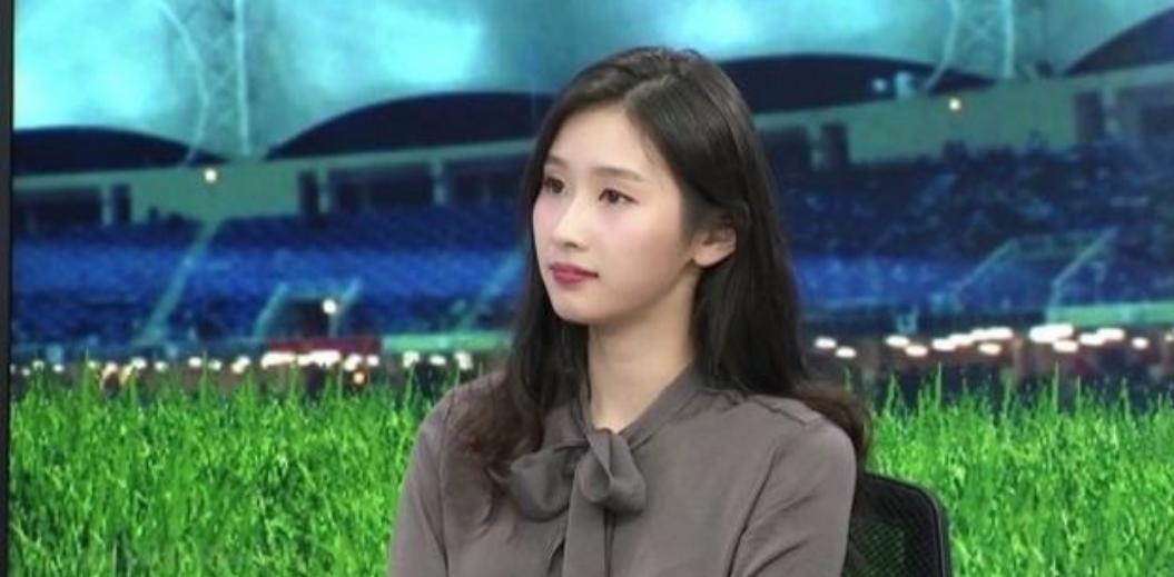 足球主持美女抖音,足球频道女主持人