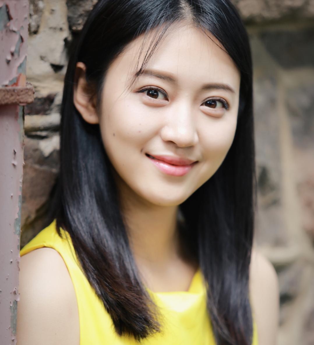 足球主持美女抖音,足球频道女主持人