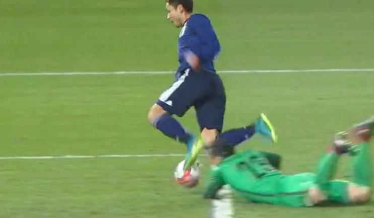 国足福星——于大宝战韩日都进球！太点背——王大雷吞45米吊射！