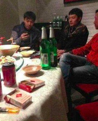 国足抽烟喝酒的视频,国足球员抽烟喝酒