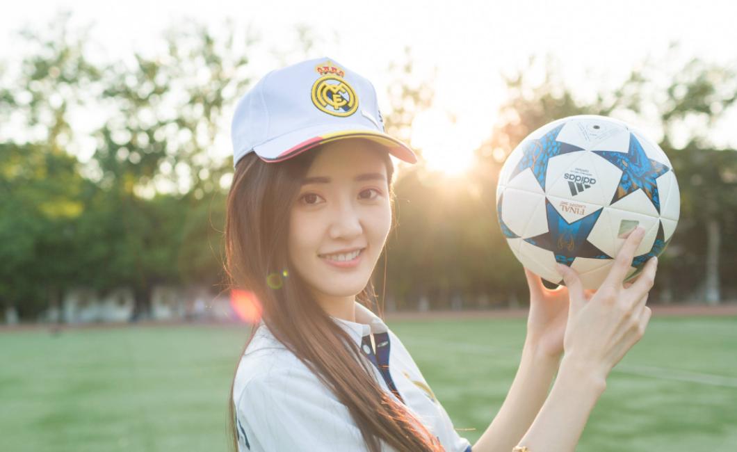 足球主持美女抖音,足球频道女主持人
