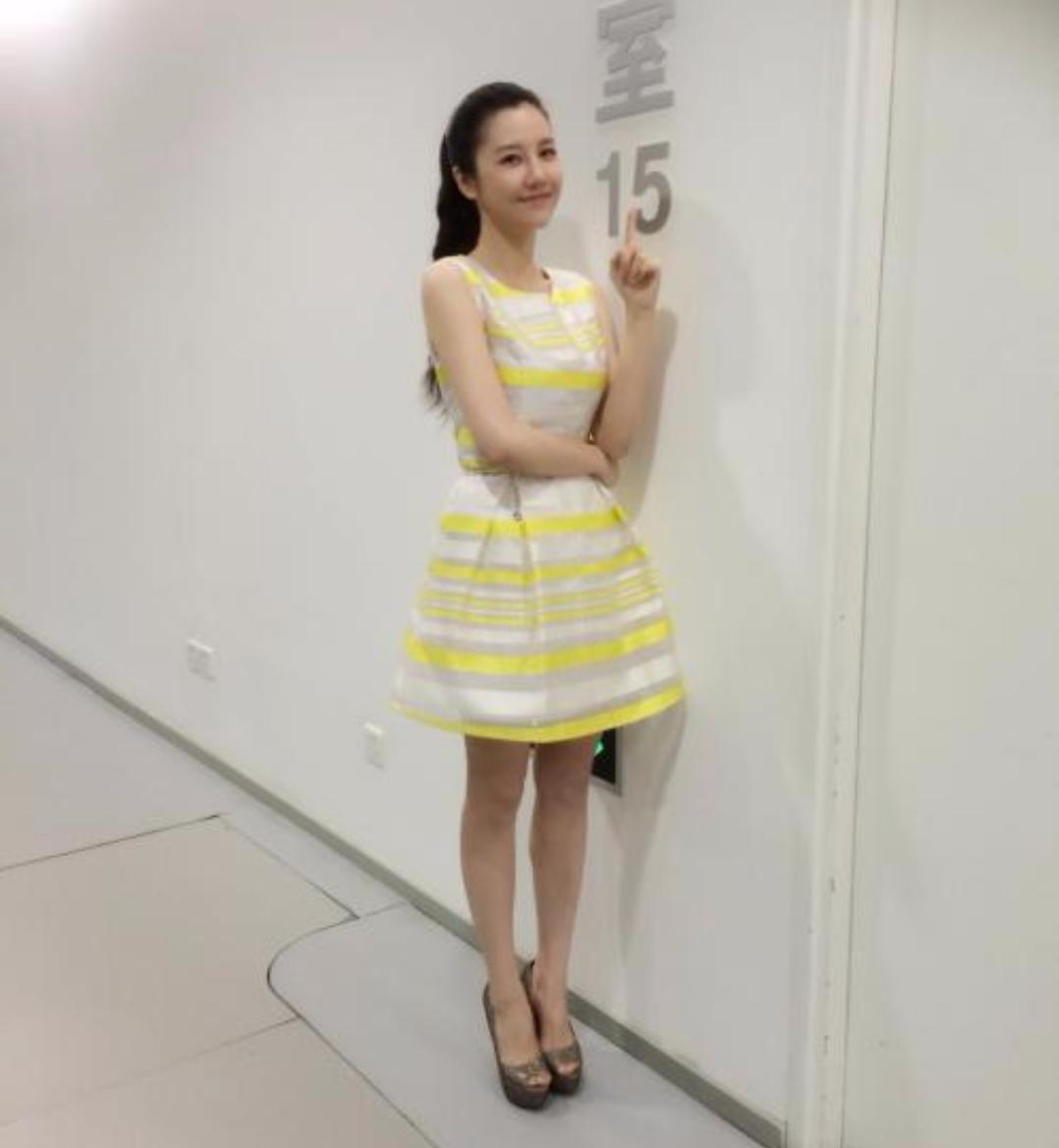 足球主持美女抖音,足球频道女主持人