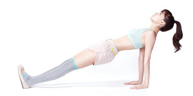 平板支撑腹部紧致训练,练腰练臀的动作平板支撑