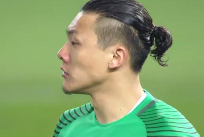 国足福星——于大宝战韩日都进球！太点背——王大雷吞45米吊射！