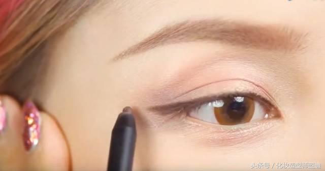 用眼线笔画眼线的画法视频,眼线难画怎么办
