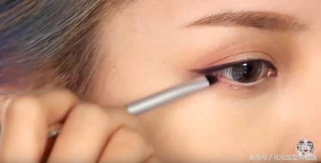 用眼线笔画眼线的画法视频,眼线难画怎么办
