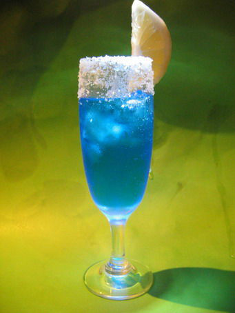 一杯敬过往何以消愁,喝什么酒最容易消愁