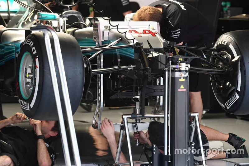 快拿小本儿记笔记，梅赛德斯凭什么连吃了四年鸡？｜张小鹅频道