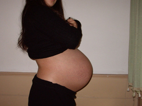 弟媳嫉妒嫂子生娃早，不听她补叶酸建议，宝宝出生弟媳被吓得大哭