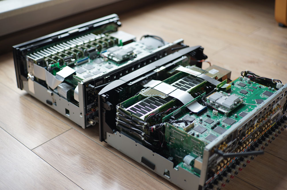 天龙AVR-X6400H和马兰士SR6012拆解！谈两台相差一万的AV功放区别