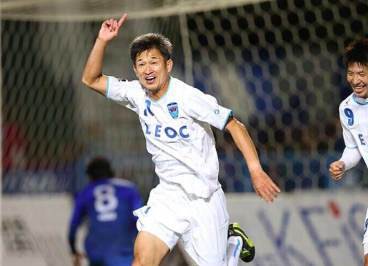 国足抽烟喝酒的视频,国足球员抽烟喝酒