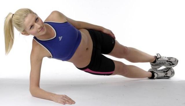 平板支撑腹部紧致训练,练腰练臀的动作平板支撑