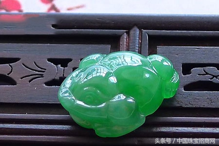 翡翠金蟾寓意及象征,翡翠金蟾的巧妙作用