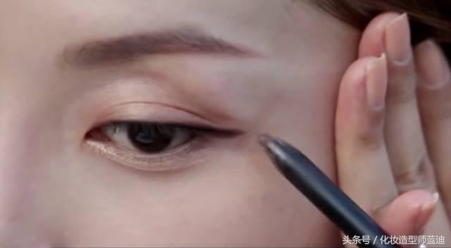 用眼线笔画眼线的画法视频,眼线难画怎么办