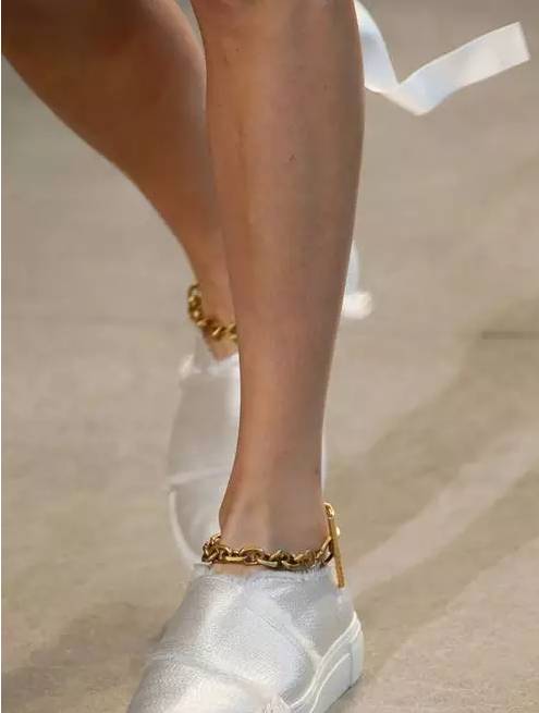 时与饰｜拴住今生，系住来世——十二月首饰：足饰